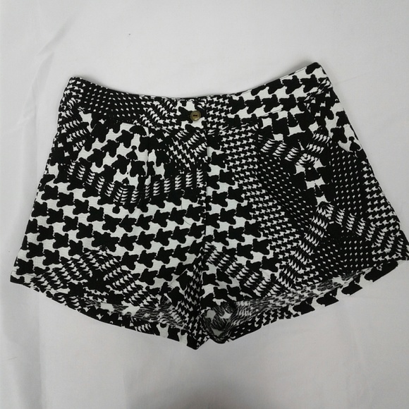 Freebird Pants - Freebird black and white shorts M